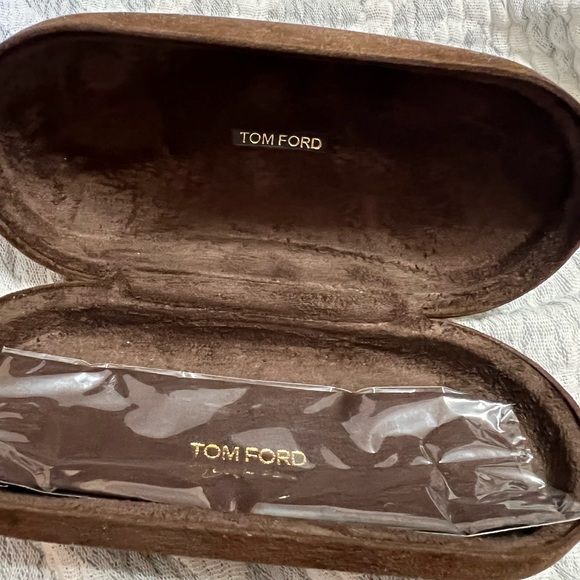 TOM FORD sunnies 😎 with case - Picture 5 of 5